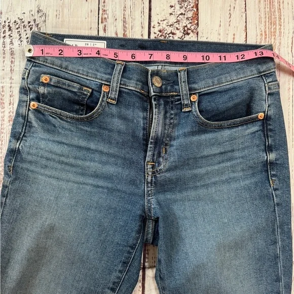 GAP True Skinny Mid Rise Jeans • Size 26/2P • Medium Blue Denim - Picture 5 of 7